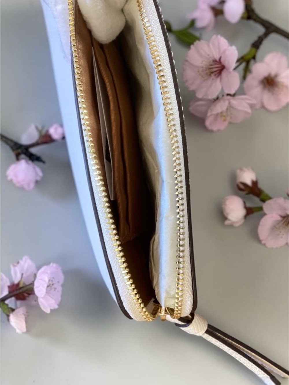 Coach Chalk Cream Leather Zip Wristlet with Gold Hardware - Picture 2 of 5